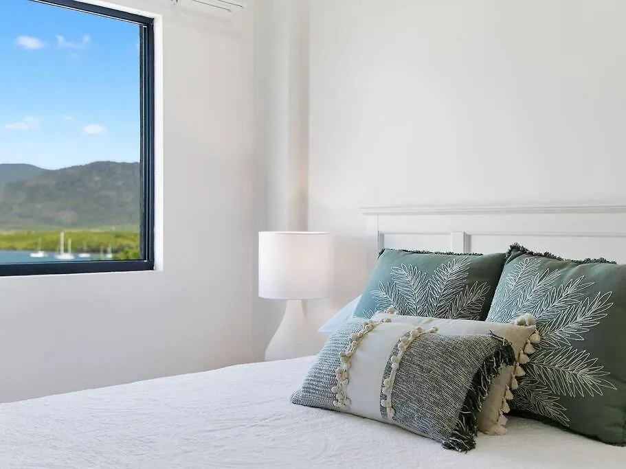 3 Bedroom Cbd Waterfront Luxury Apartment Кэрнс