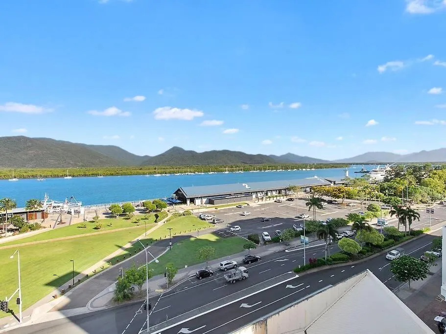 3 Bedroom Cbd Waterfront Luxury Apartment Кэрнс