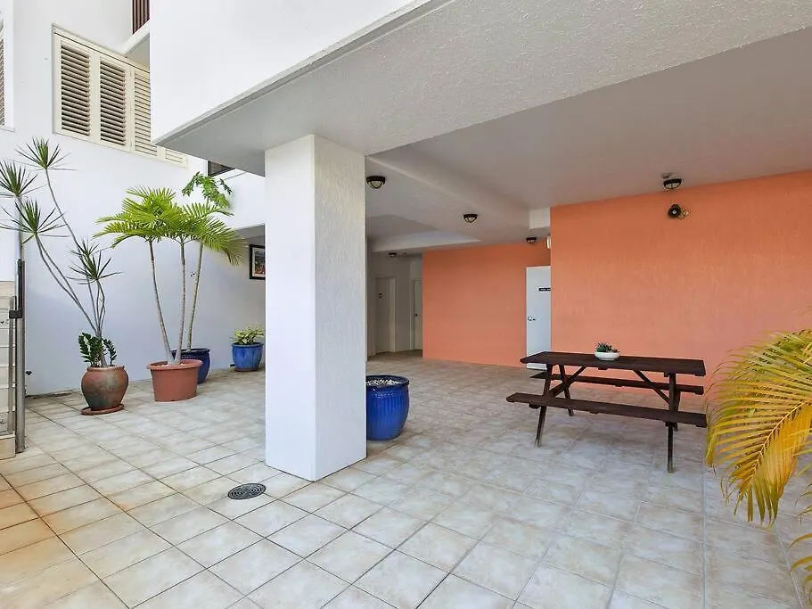 3 Bedroom Cbd Waterfront Luxury Apartment Кэрнс